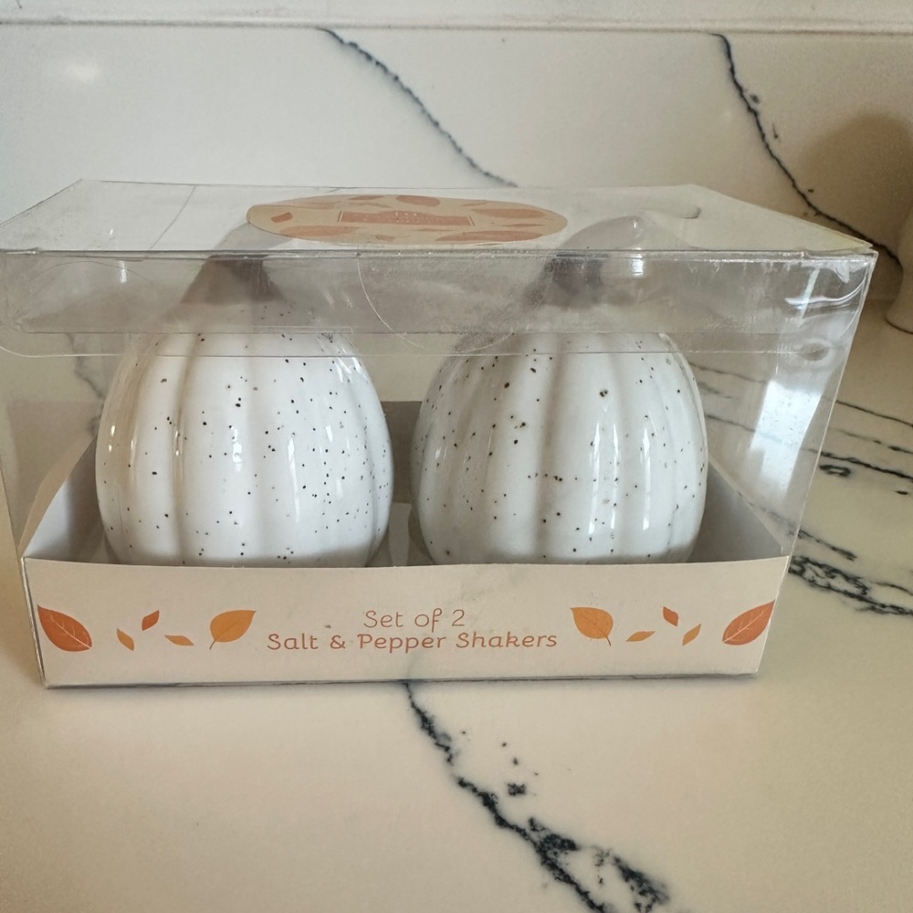 BNIB pumpkin shaped salt & pepper shaker set